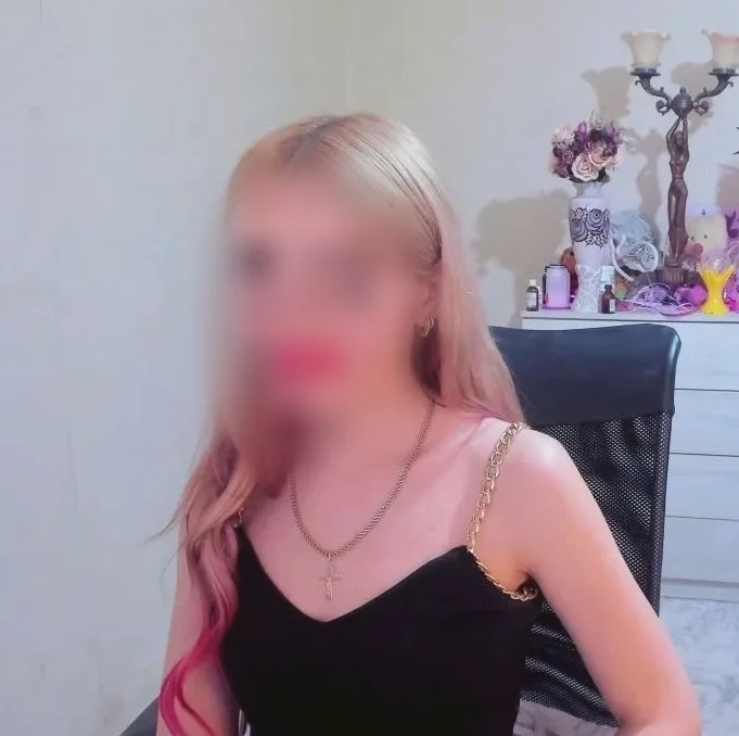 Ayse, 24