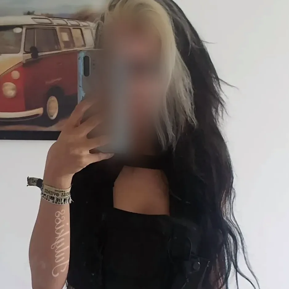 Laura, 26