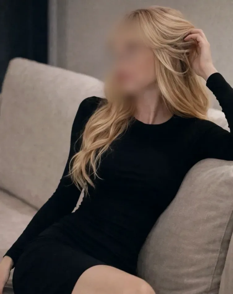 Lilly, 27