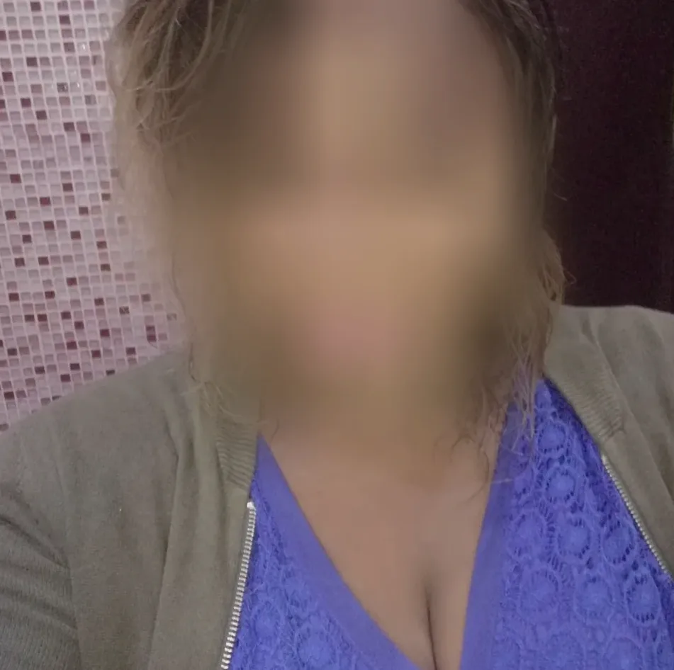 Nadine, 27