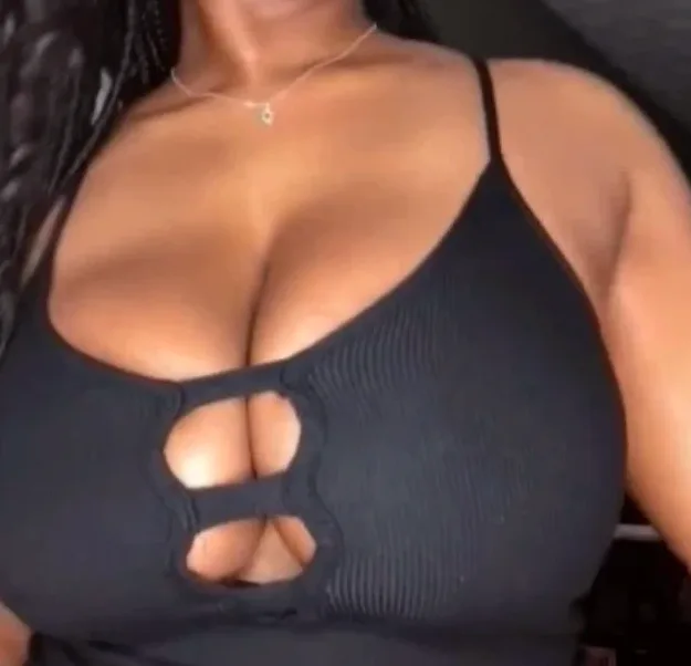 Paula, 25
