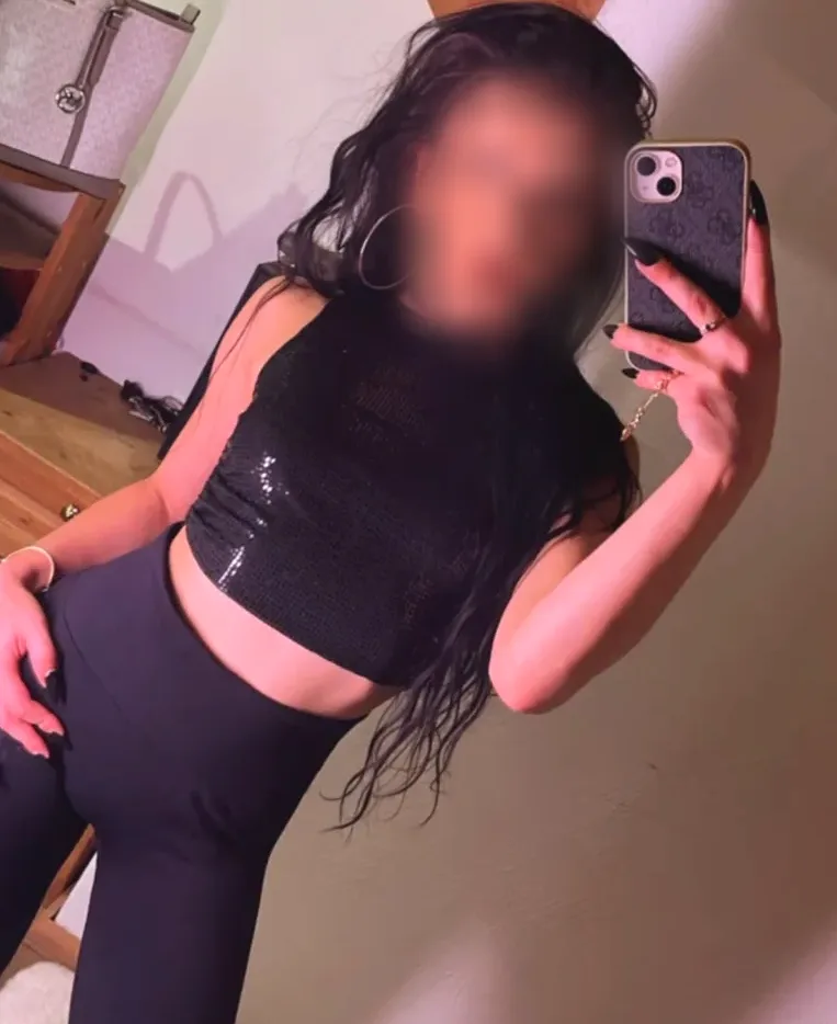 Vanessa, 27